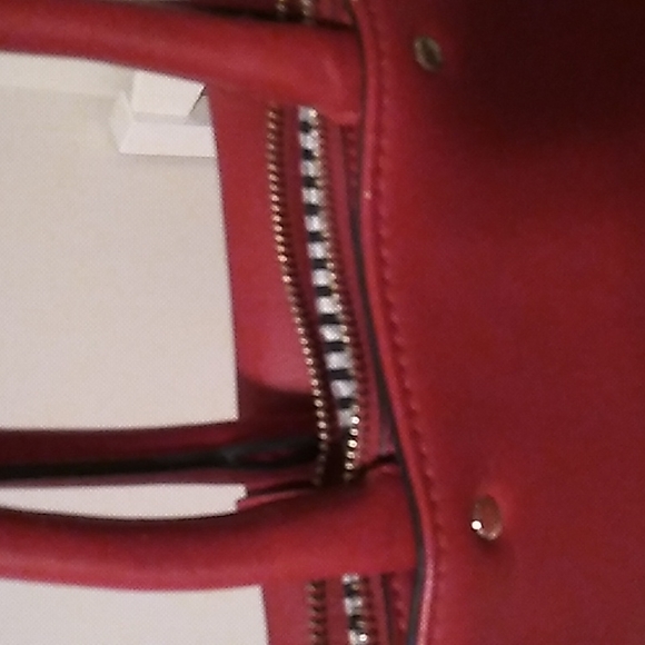 A red purse only used once - Picture 2 of 2